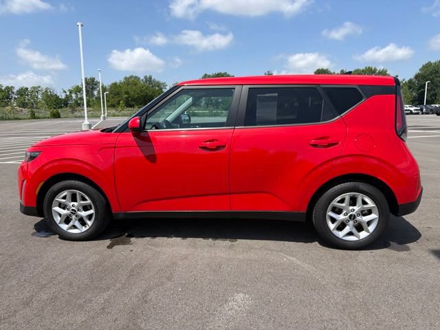 Used 2024 Kia Soul LX w/ Option Group 015 FWD image 11