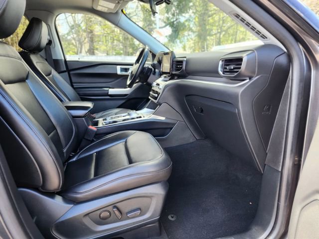 Certified 2020 Ford Explorer XLT w/ Equipment Group 202A AWD/4WD image 11