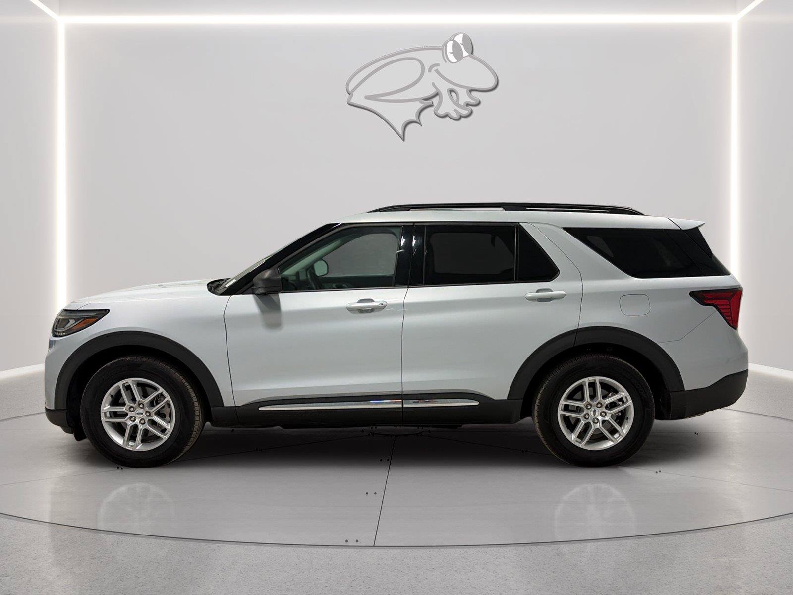 Certified 2025 Ford Explorer Active RWD image 2