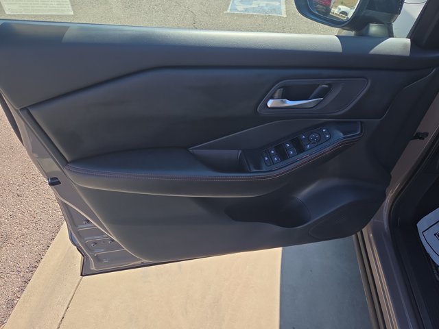 Used 2025 Nissan Rogue SV AWD/4WD image 11
