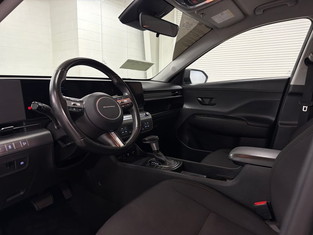 Used 2025 Hyundai Kona SEL FWD image 6