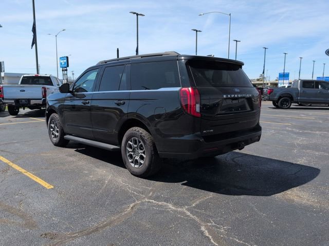 Certified 2025 Ford Expedition Active image 3