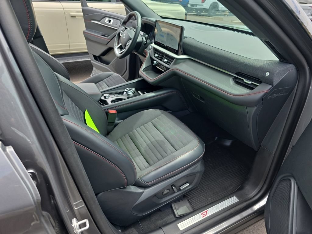 Certified 2025 Ford Explorer ST-Line w/ ST-Line Street Pack AWD/4WD image 12