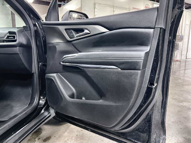 Used 2025 Chevrolet Traverse LT FWD image 29