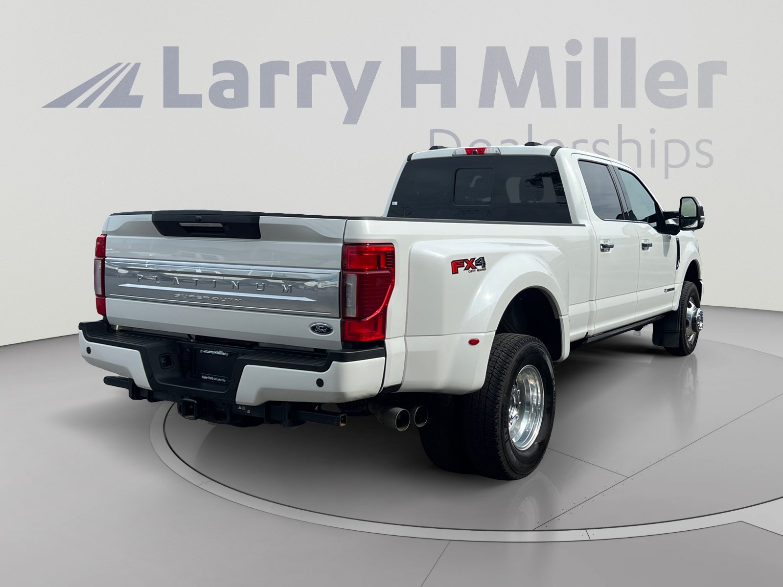 Certified 2021 Ford F350 Platinum w/ FX4 Off-Road Package AWD/4WD image 5