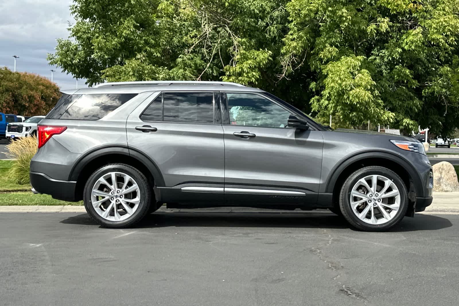 Certified 2023 Ford Explorer Platinum w/ Technology Package AWD/4WD image 8