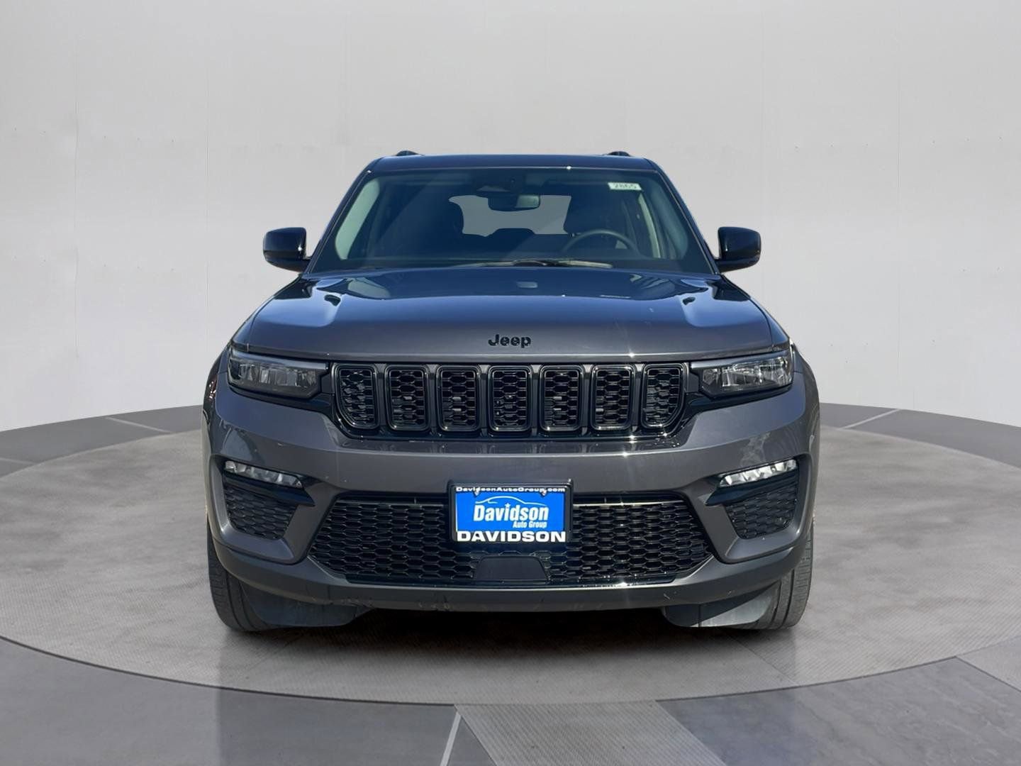 Used 2023 Jeep Grand Cherokee Limited w/ Black Appearance Package AWD/4WD image 10