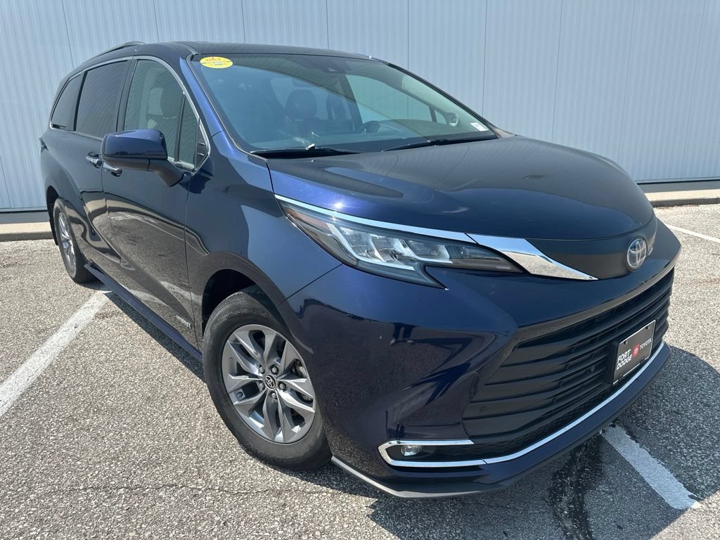 Used 2021 Toyota Sienna XLE w/ XLE Plus Package FWD image 10