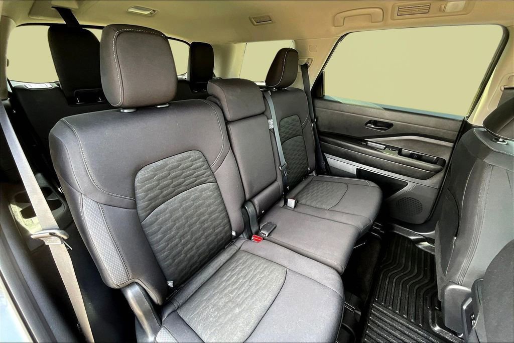 Used 2024 Nissan Pathfinder SV image 27