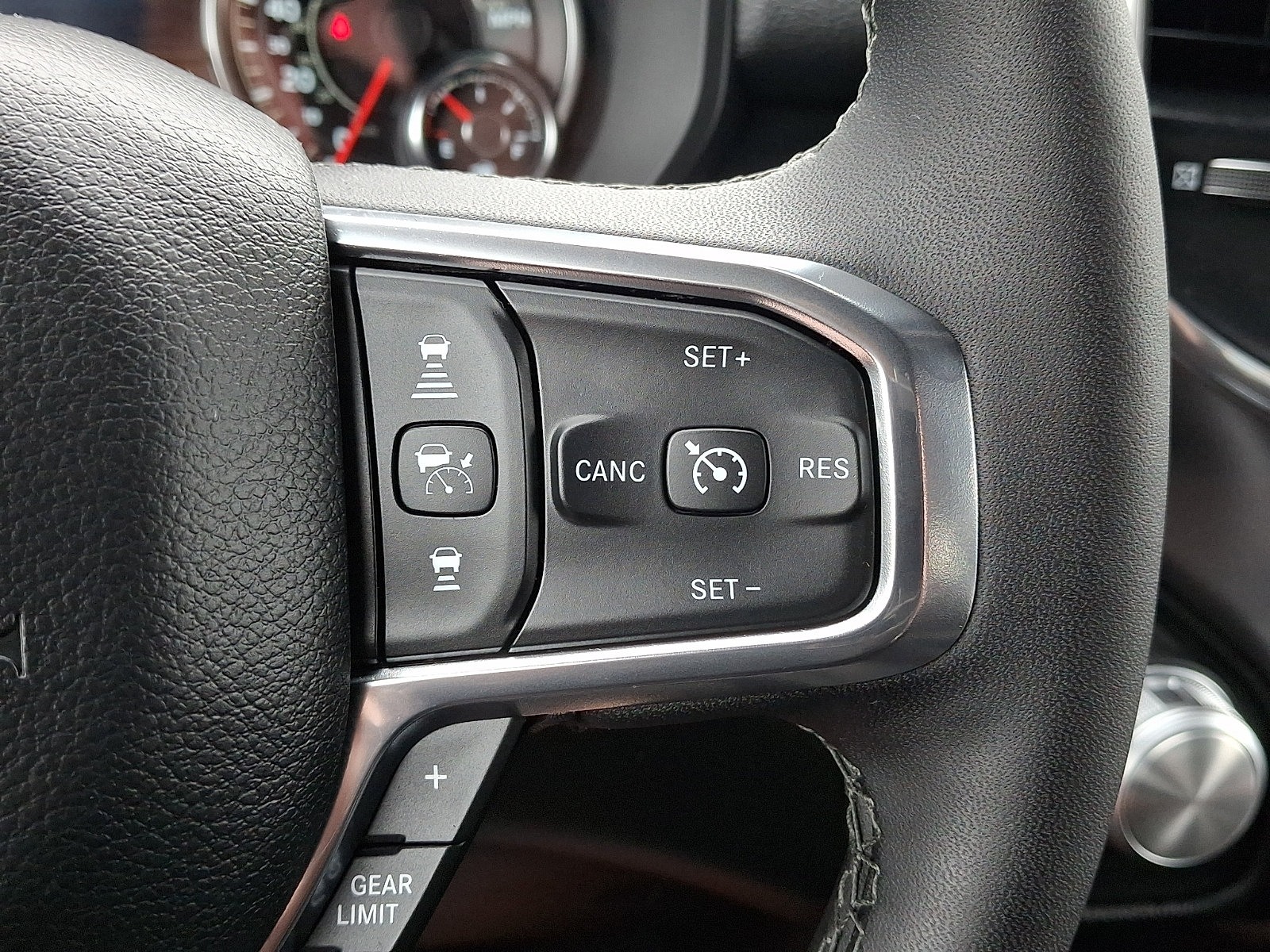 Used 2025 RAM 1500 Laramie AWD/4WD image 28