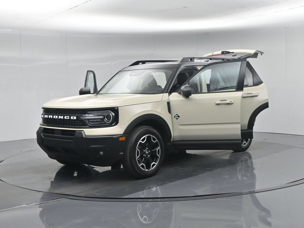 Certified 2025 Ford Bronco Sport Outer Banks w/ Outer Banks Tech Package+ AWD/4WD image 33