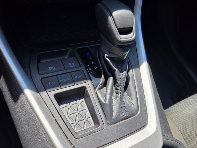 Used 2022 Toyota RAV4 LE FWD image 21