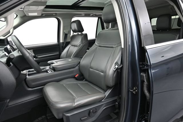 Certified 2025 Ford Expedition Active AWD/4WD image 11