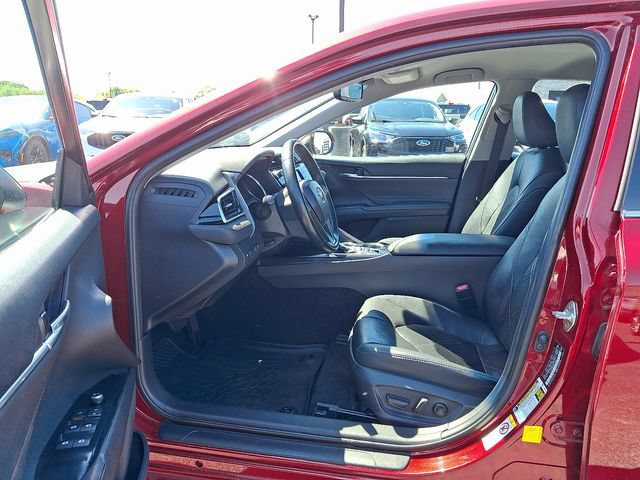 Used 2018 Toyota Camry XLE FWD image 13