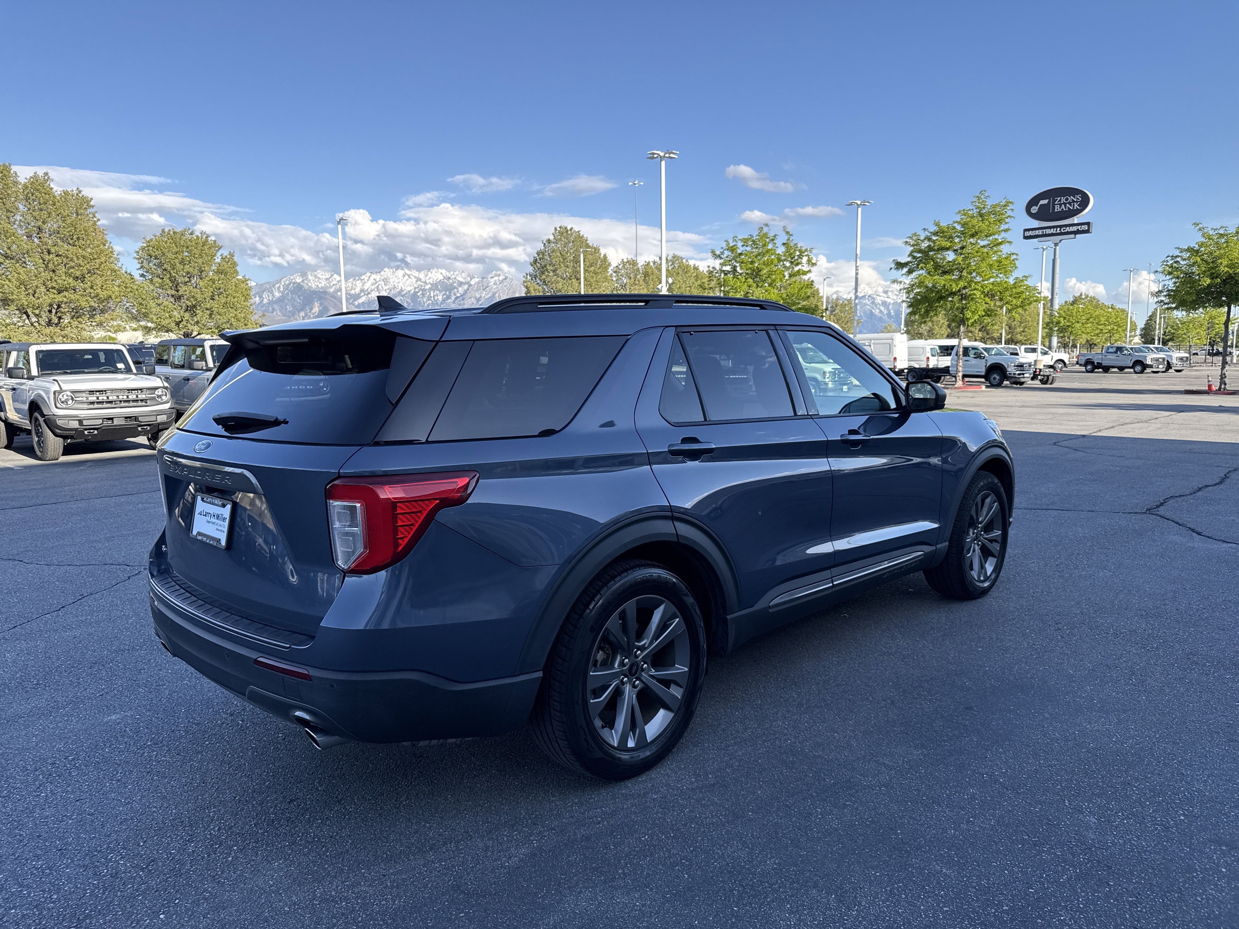 Certified 2021 Ford Explorer XLT w/ Equipment Group 202A RWD image 5