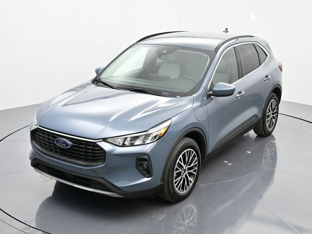 Certified 2025 Ford Escape SE w/ Class II Trailer Tow Package image 2