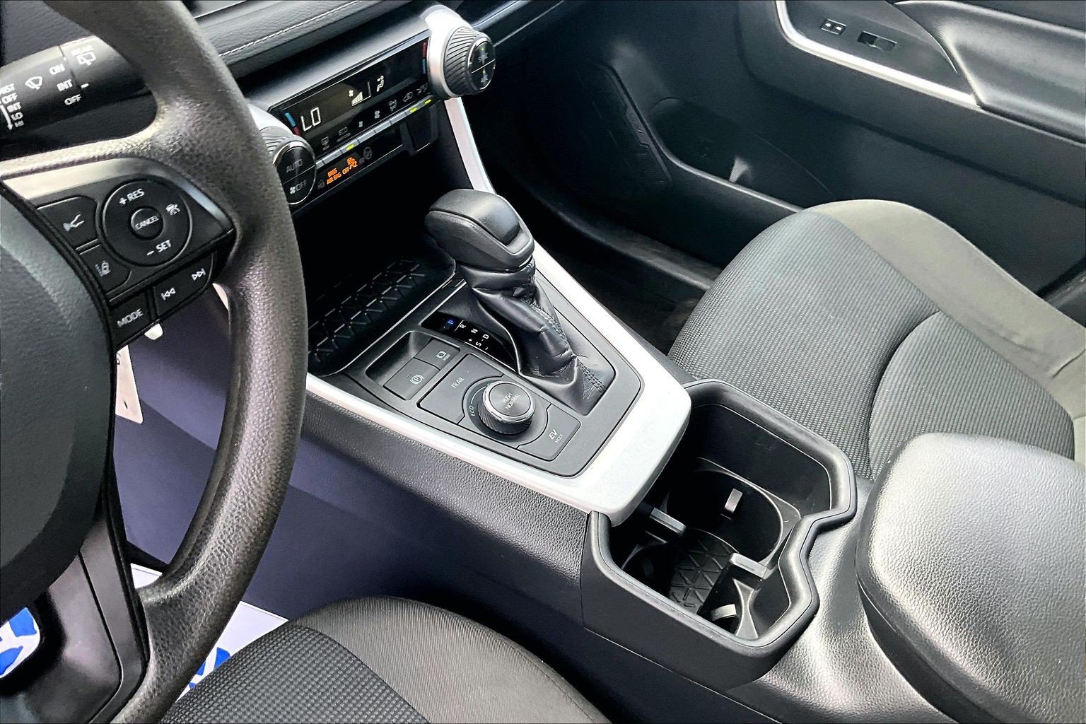 Used 2024 Toyota RAV4 LE AWD/4WD image 15