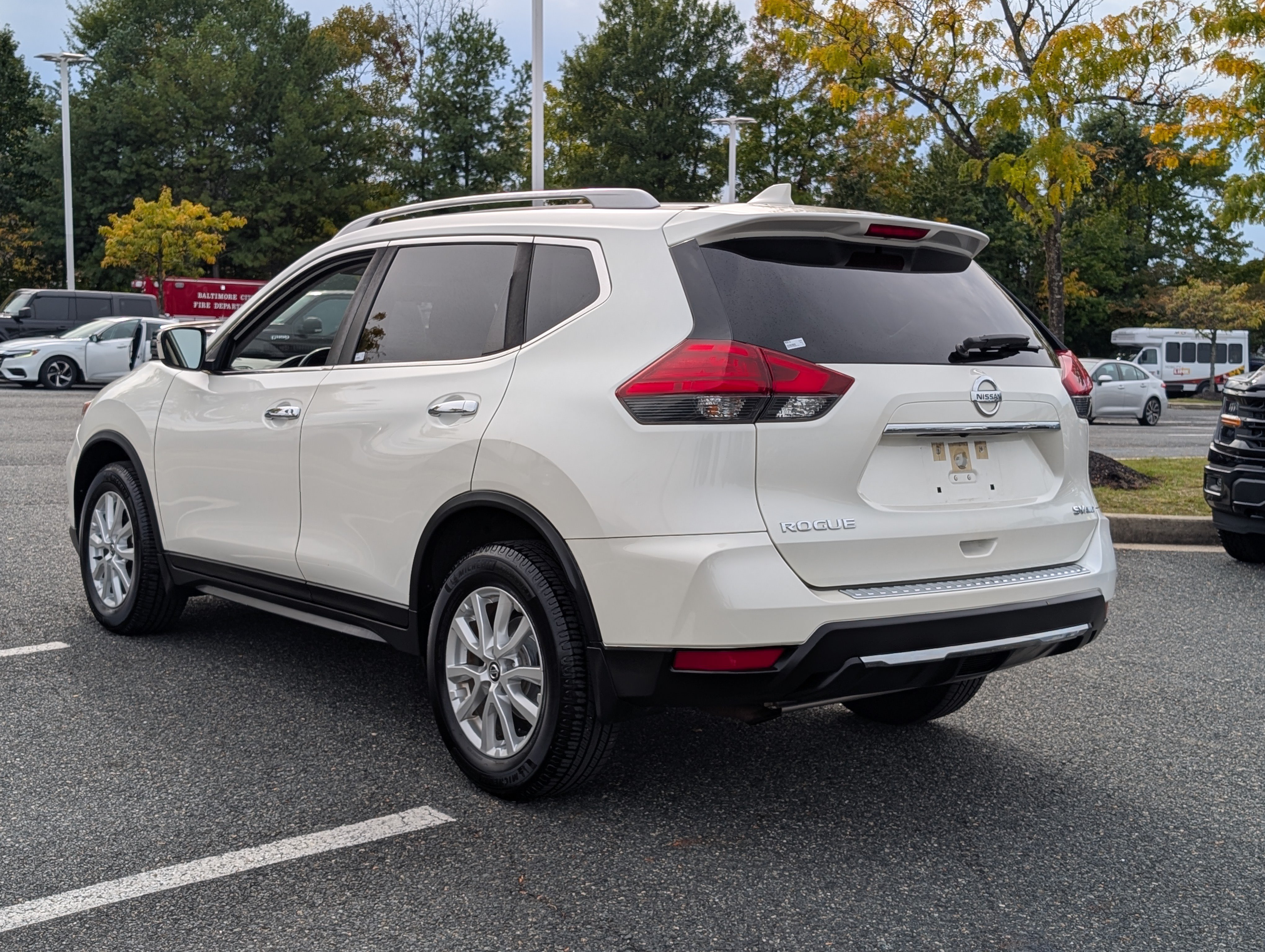 Used 2017 Nissan Rogue SV AWD/4WD image 6