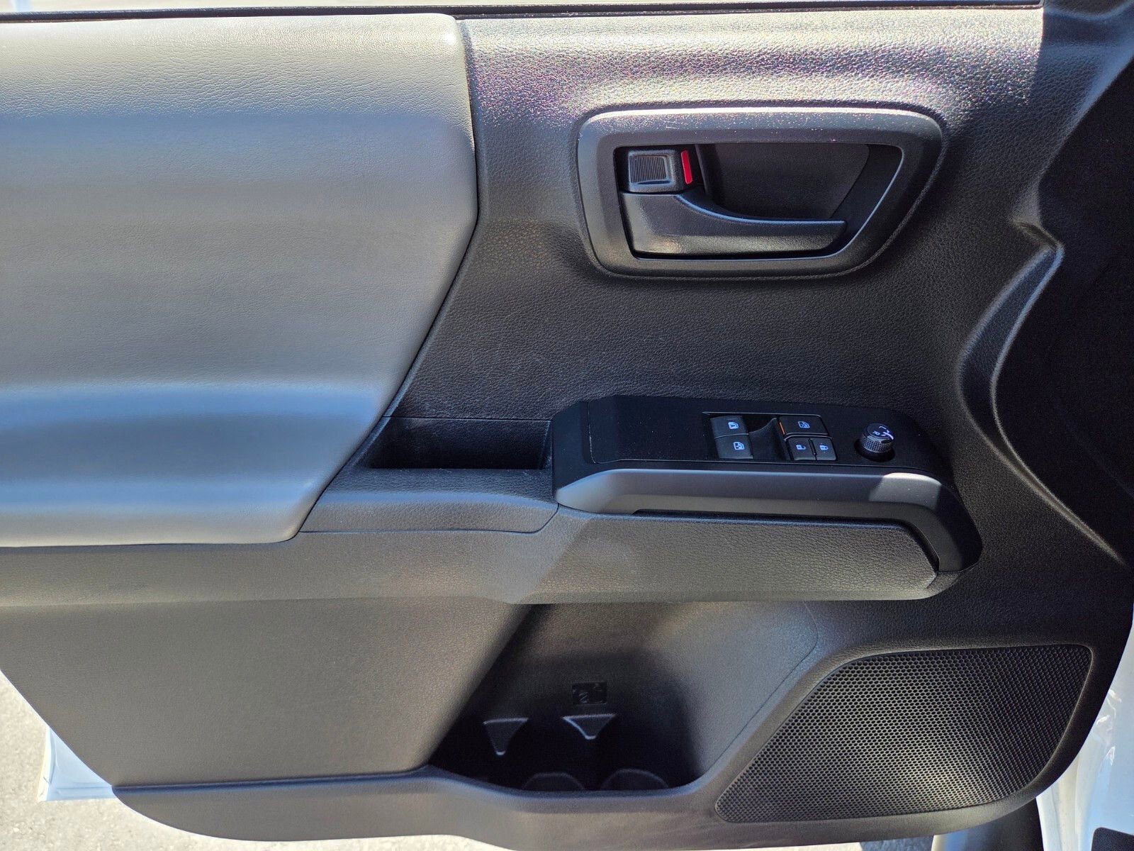 Used 2022 Toyota Tacoma SR RWD image 17