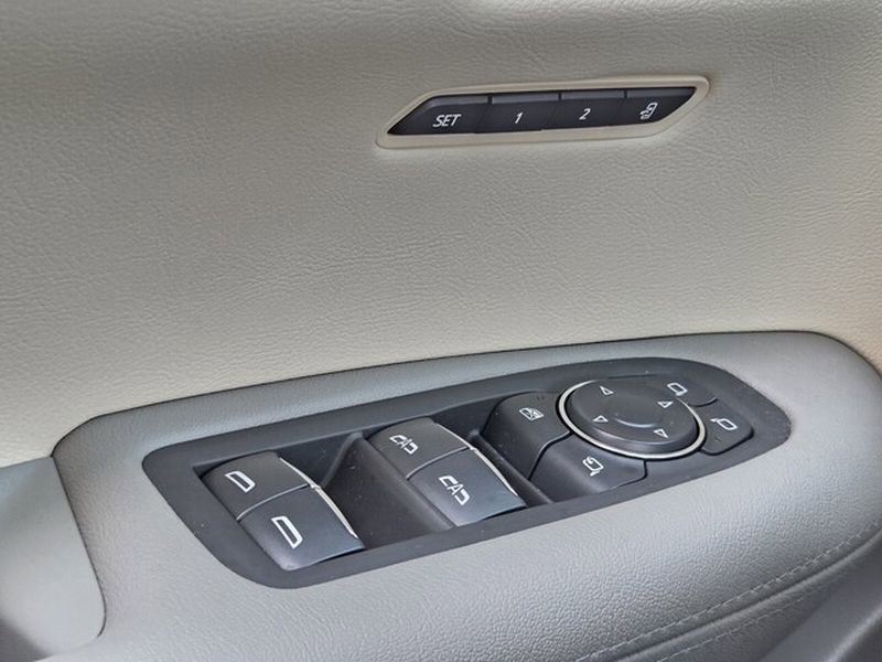 Used 2025 Cadillac XT5 Premium Luxury FWD image 33