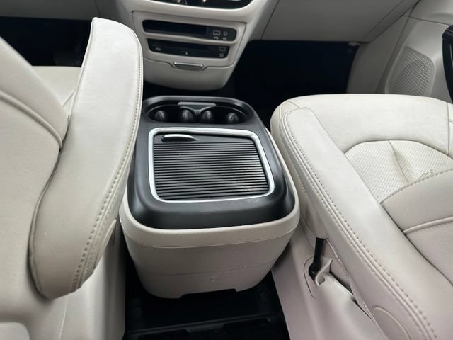 Used 2019 Chrysler Pacifica Touring-L Plus w/ Advanced Safetytec Group FWD image 19