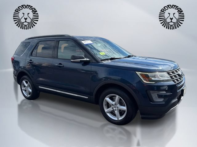 Certified 2017 Ford Explorer XLT w/ Equipment Group 202A AWD/4WD image 3