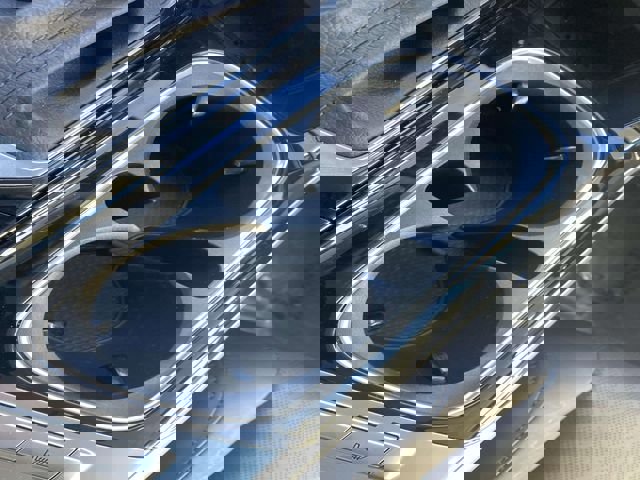 Used 2024 Kia Carnival EX image 28