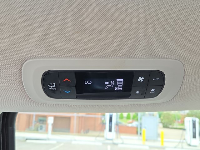 Used 2024 Chrysler Pacifica Touring-L FWD image 13