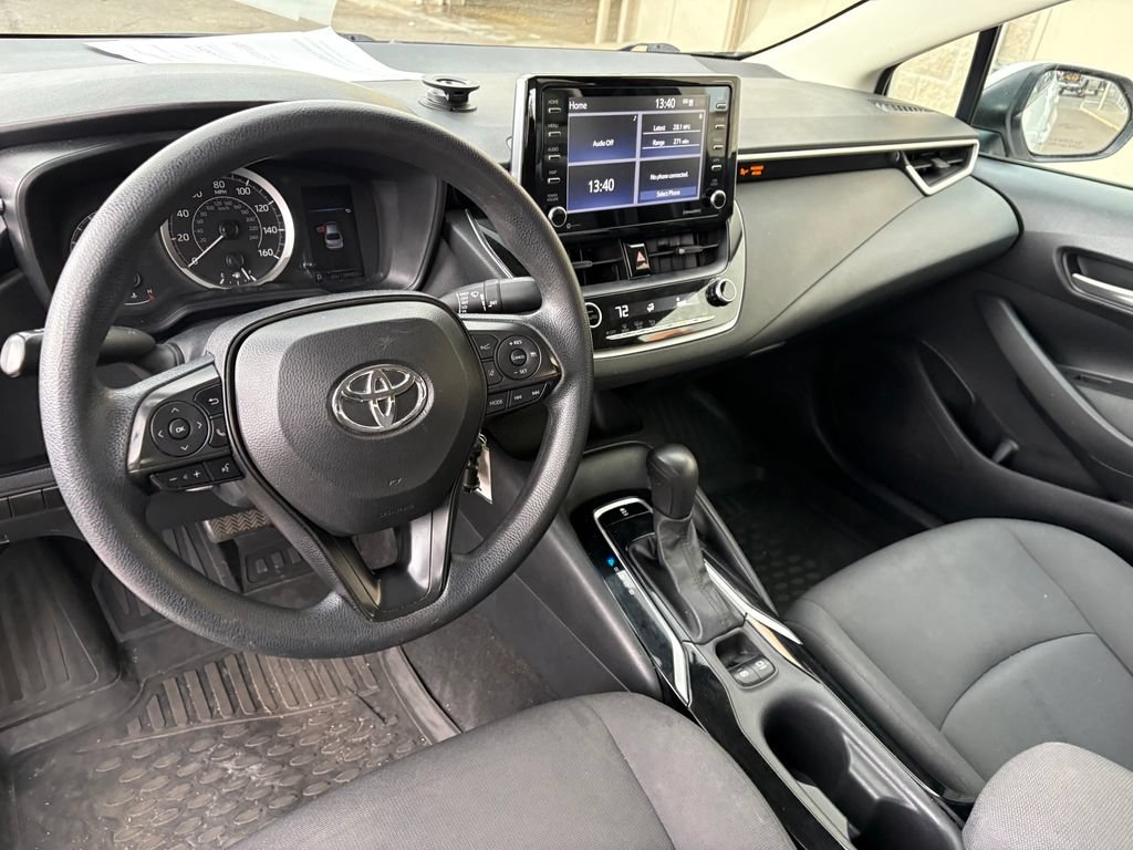 Used 2021 Toyota Corolla LE FWD image 19
