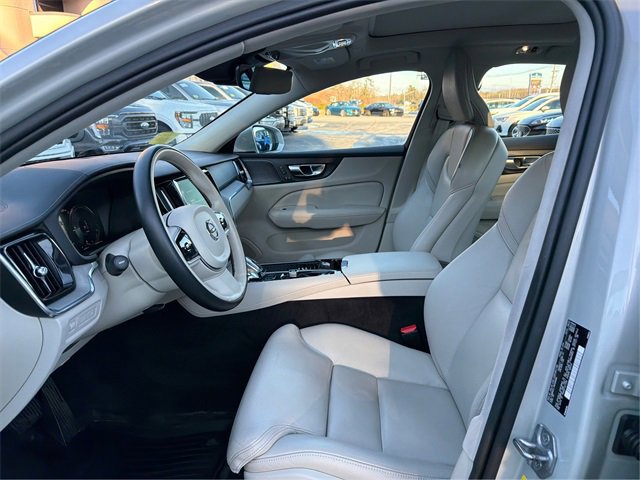Used 2022 Volvo S60 T8 Inscription w/ Climate Package image 9