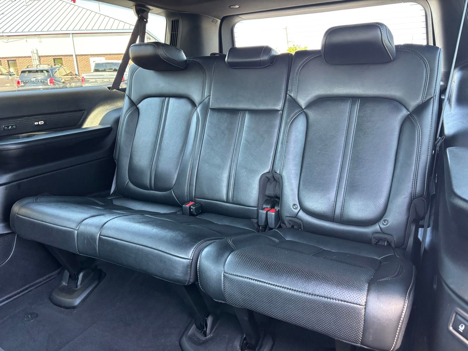 Used 2024 Jeep Wagoneer L Series III w/ Flexible Seating Group AWD/4WD image 17