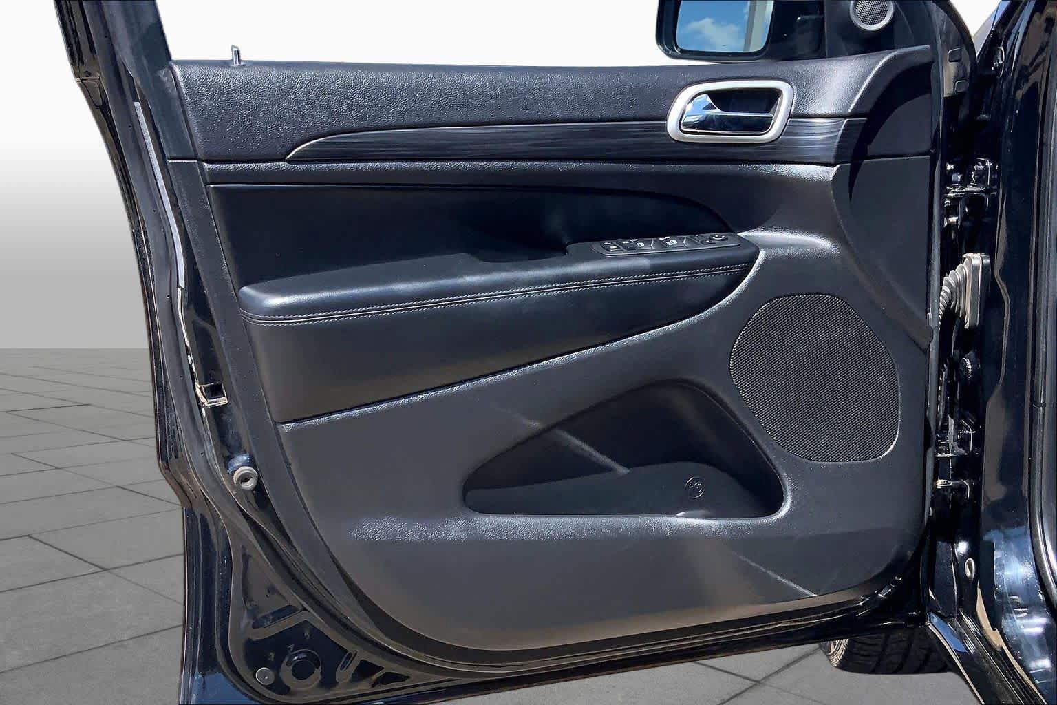 Used 2022 Jeep Grand Cherokee Laredo X RWD image 22