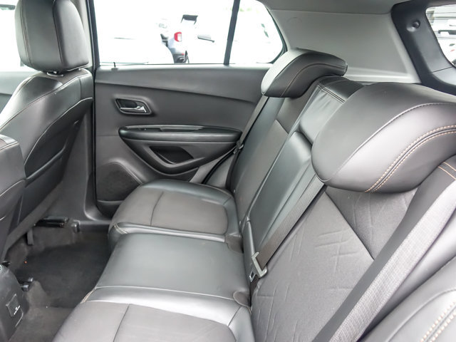 Used 2022 Chevrolet Trax LT w/ LT Convenience Package AWD/4WD image 12