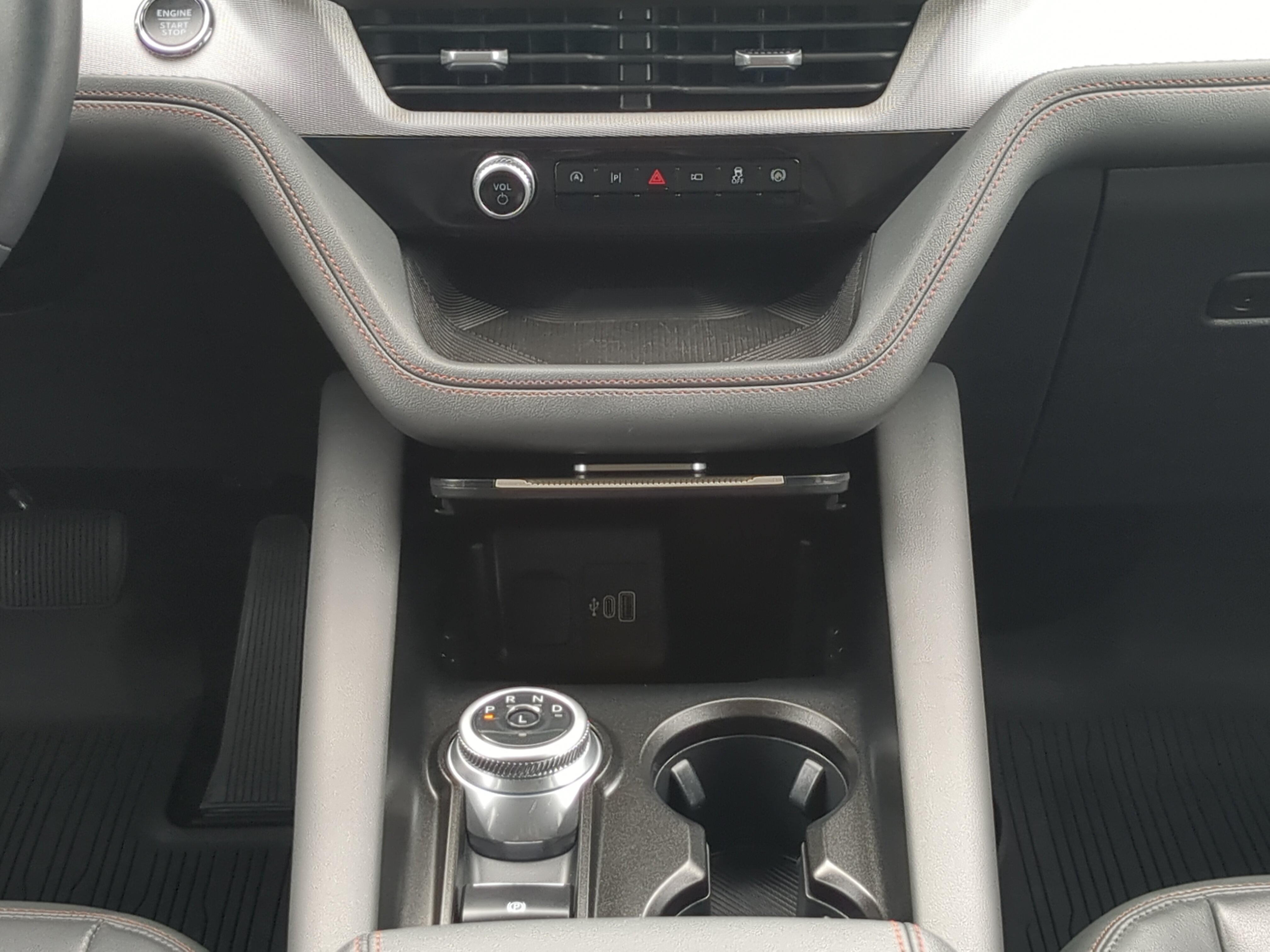 Certified 2025 Ford Explorer Active w/ Active Comfort Package RWD image 17