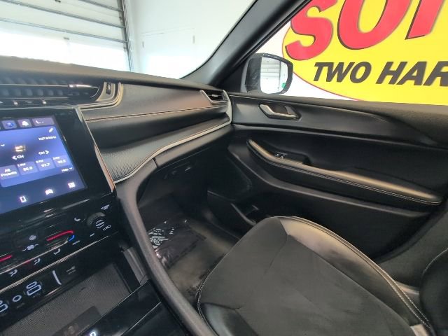 Used 2023 Jeep Grand Cherokee Altitude AWD/4WD image 25