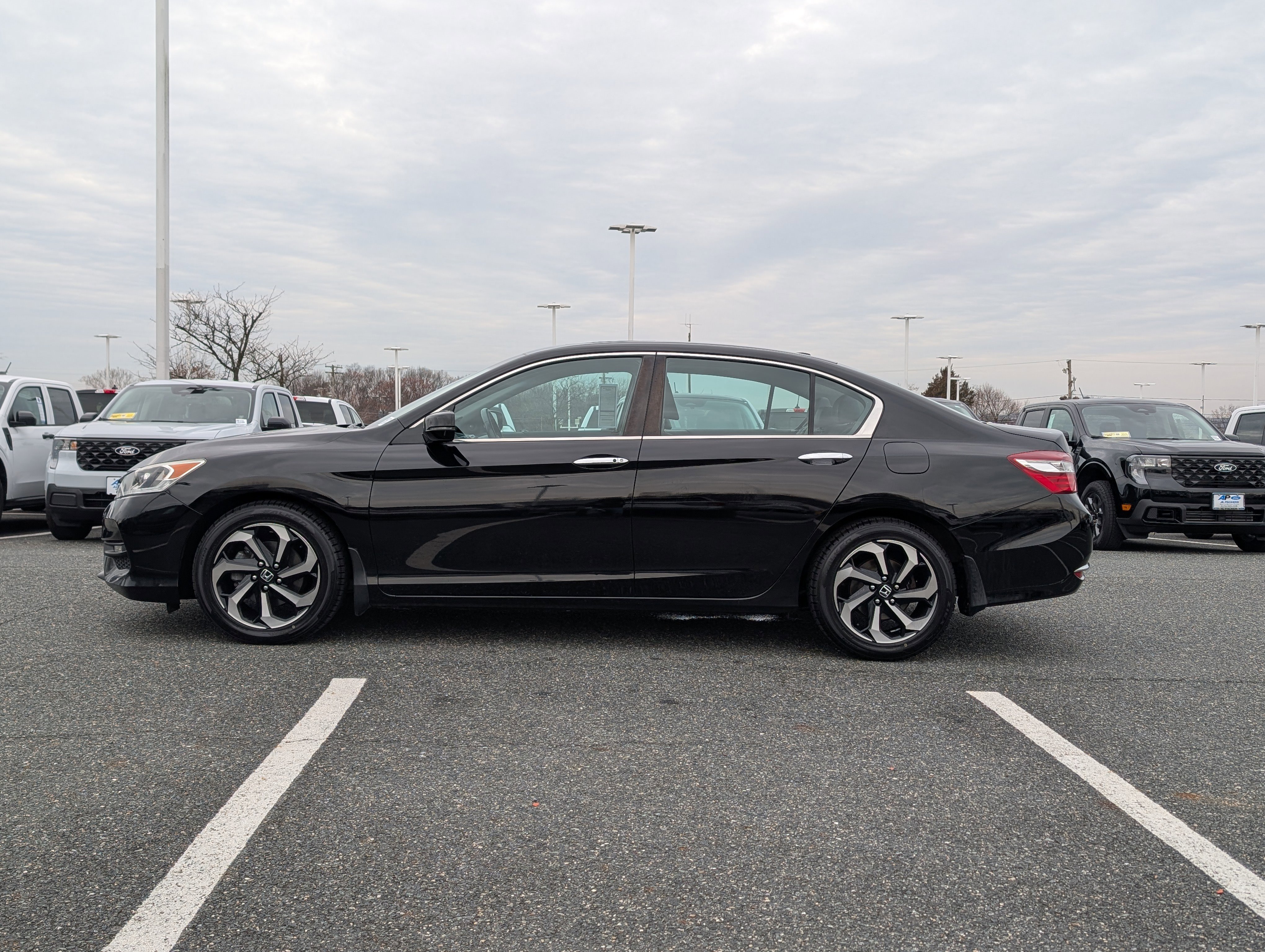 Used 2017 Honda Accord EX-L image 6