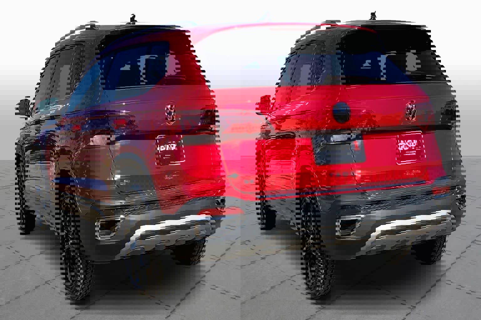 Used 2024 Volkswagen Taos SE w/ Black Wheel Package image 12