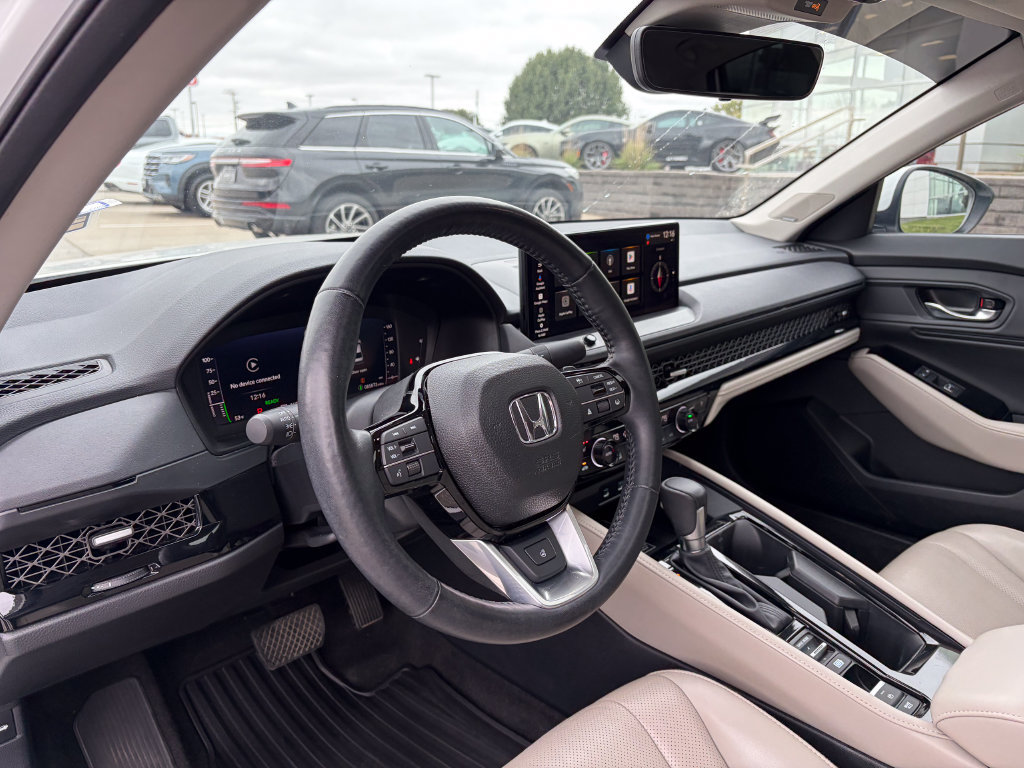 Used 2025 Honda Accord Touring image 9