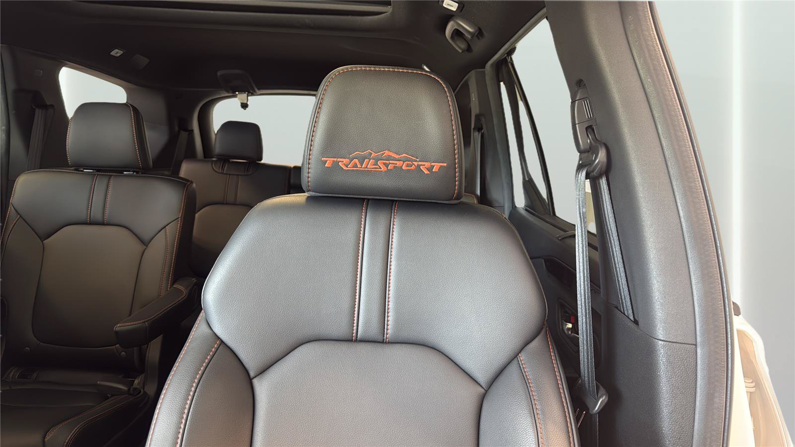 Used 2025 Honda Pilot TrailSport image 24