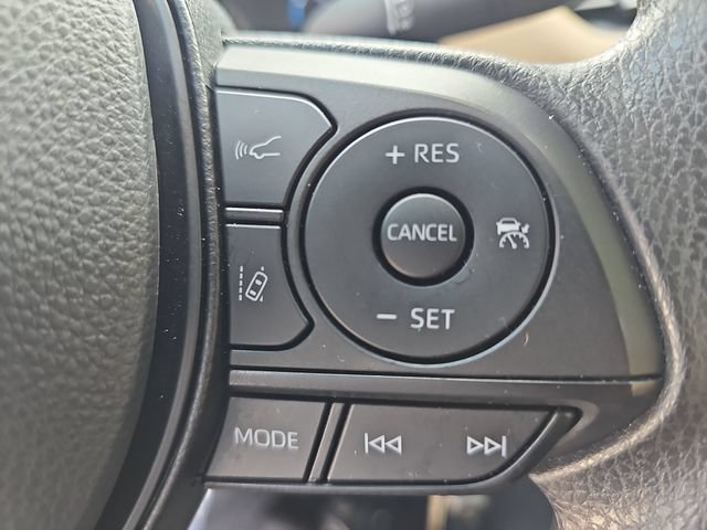 Used 2025 Toyota RAV4 LE AWD/4WD image 18
