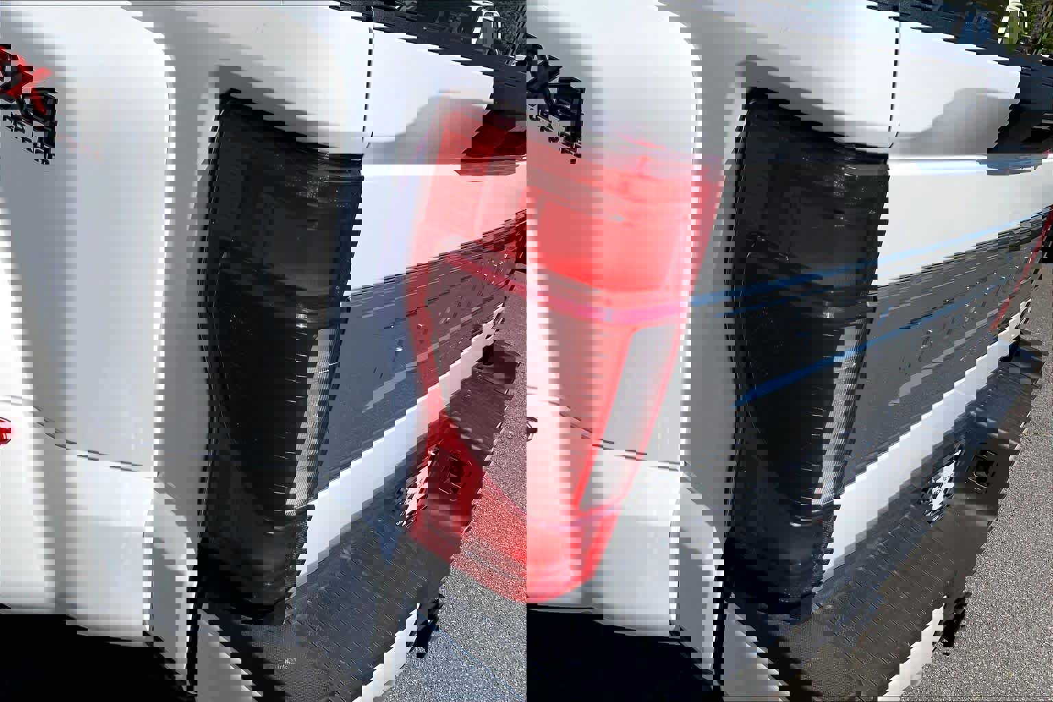 Certified 2022 Ford F450 Platinum w/ FX4 Off-Road Package image 28