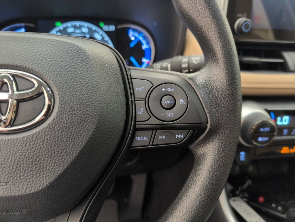 Used 2025 Toyota RAV4 XLE AWD/4WD image 36