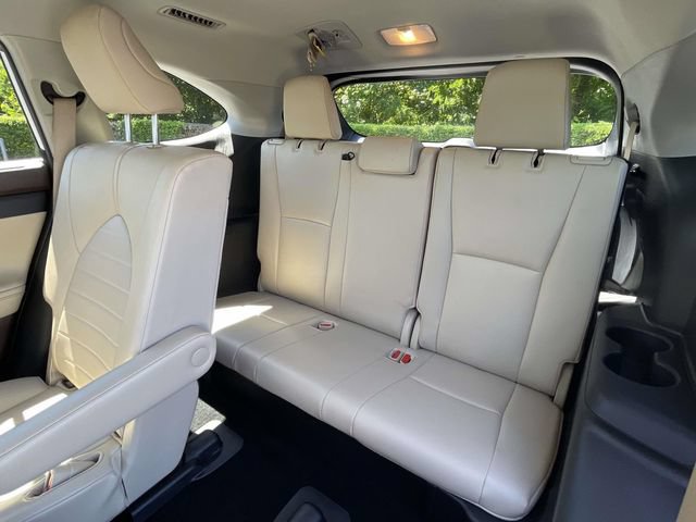 Used 2021 Toyota Highlander XLE FWD image 25