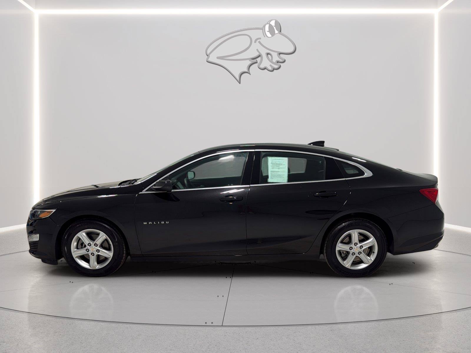 Used 2024 Chevrolet Malibu LT FWD image 2