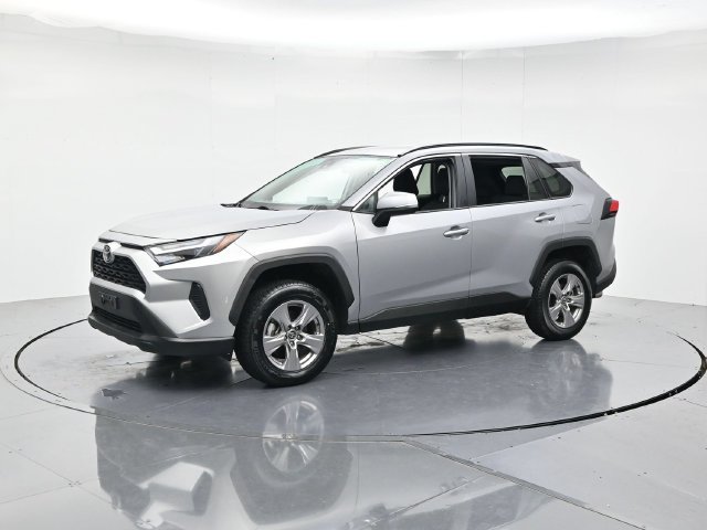 Used 2025 Toyota RAV4 XLE w/ Weather Package AWD/4WD image 5