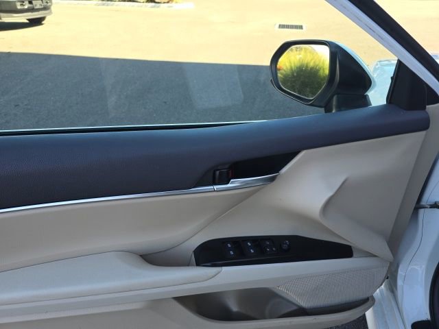 Used 2019 Toyota Camry L image 8