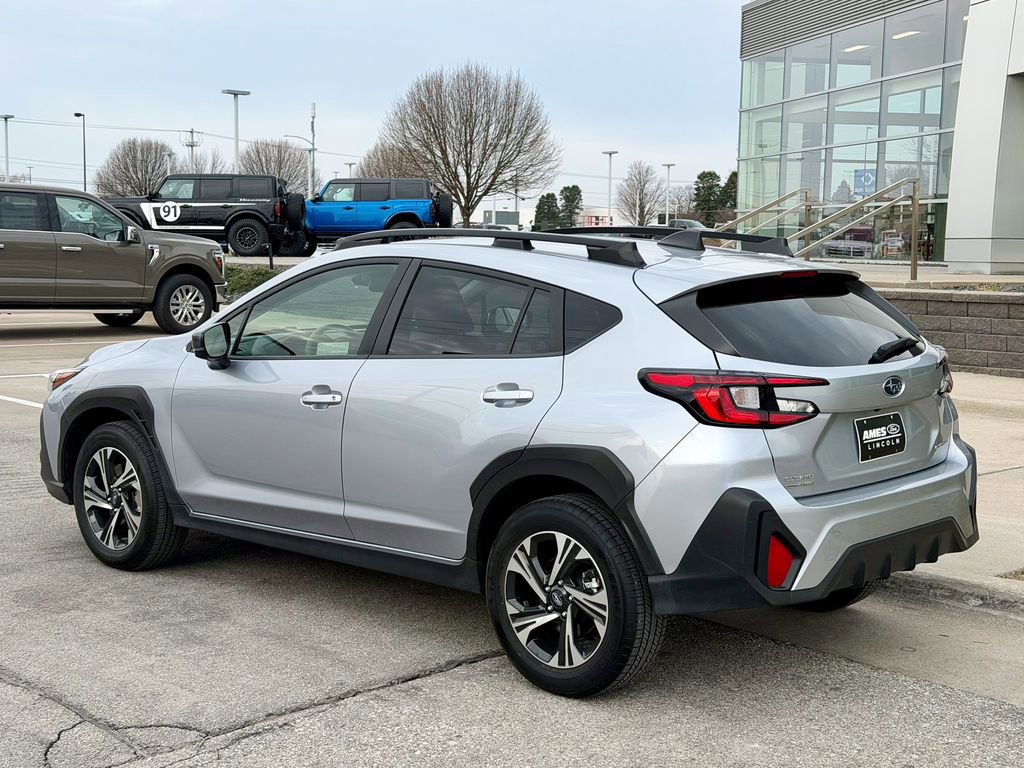 Used 2025 Subaru Crosstrek 2.0i Premium image 4