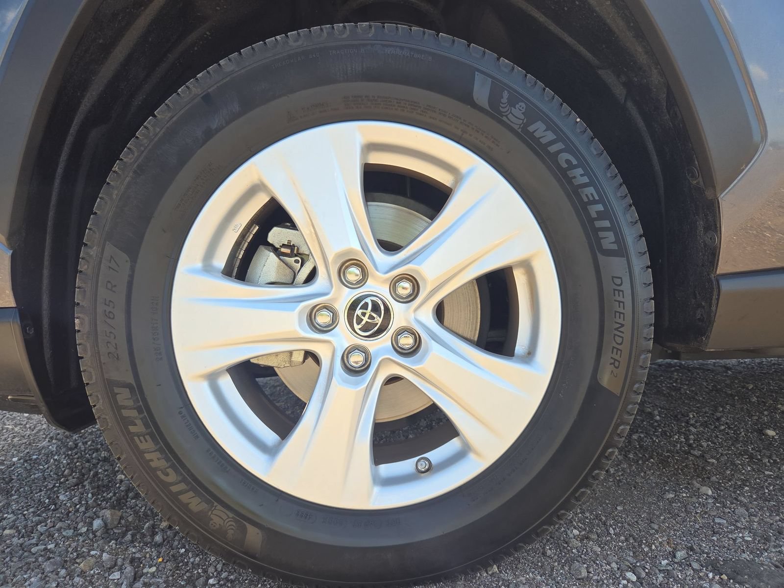 Used 2019 Toyota RAV4 XLE w/ Convenience Package FWD image 10