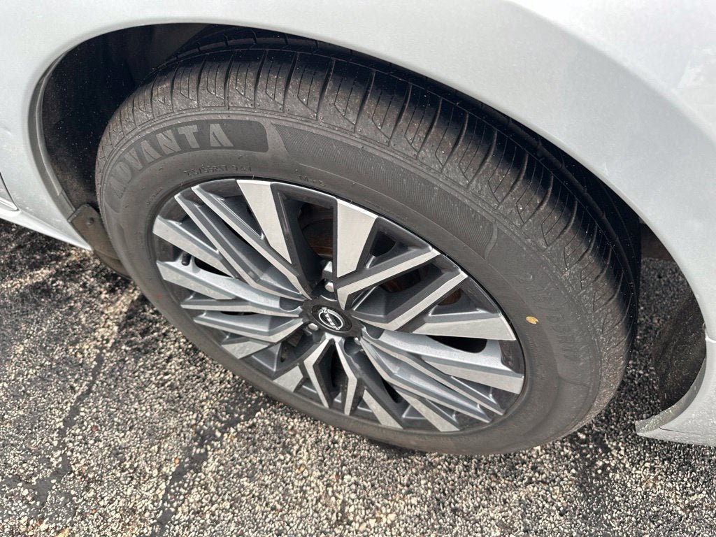 Used 2024 Nissan Altima 2.5 SV FWD image 8