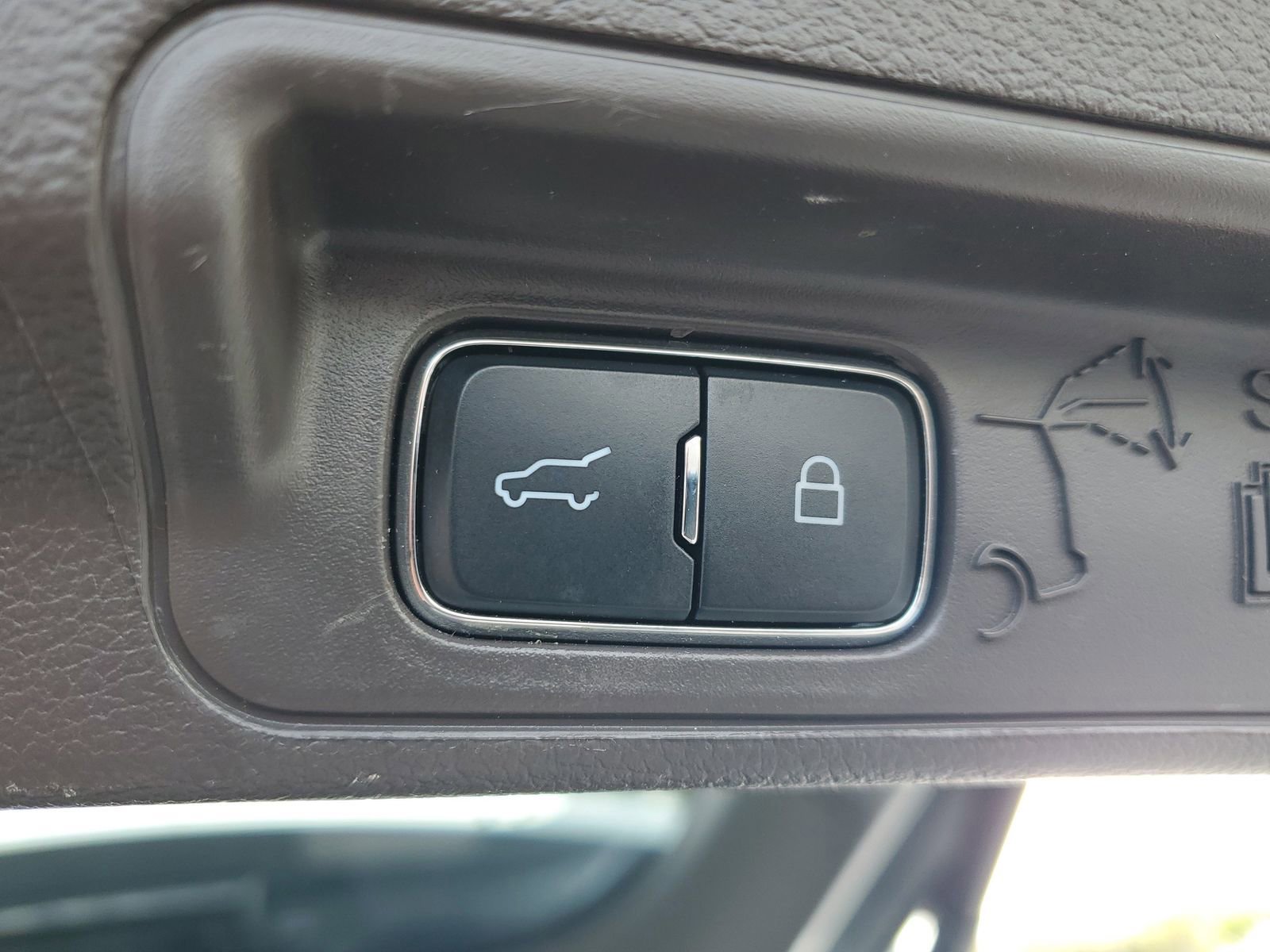 Certified 2022 Ford Explorer Platinum w/ Equipment Group 601A image 9